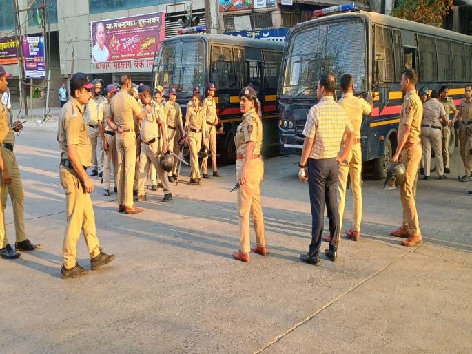 Hats off Nagpur Police! They risked their lives to stop the conflict; Many lives were saved by their timely intervention In Nagpur Voilence | Hats off Nagpur Police! दंगलीचा वणवा वेळेत रोखला; हिंसाचारात अनेकांचे वाचले जीव Hats off Nagpur Police! They risked their lives to stop the conflict; Many lives were saved by their timely intervention In Nagpur Voilence | Hats off Nagpur Police! दंगलीचा वणवा वेळेत रोखला; हिंसाचारात अनेकांचे वाचले जीव