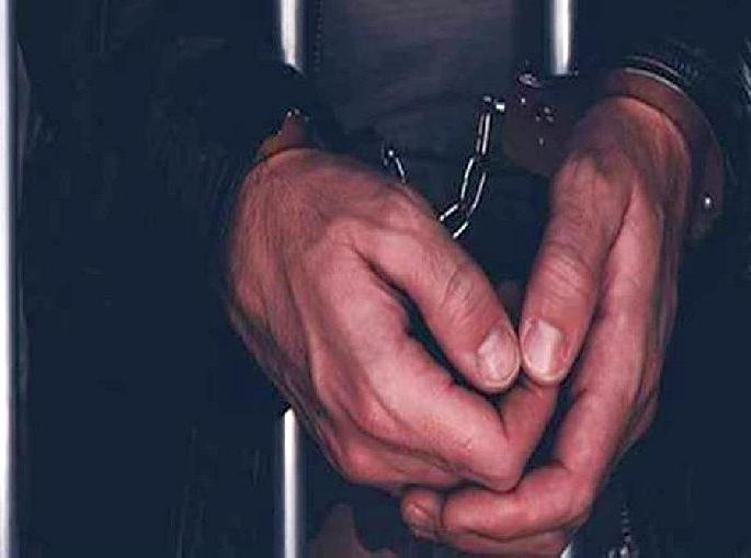 Mastermind of Bhagalpur bomb blast arrested in Bhankheda | भागलपूर बॉम्बस्फोटाच्या मास्टरमाइंडला भानखेड्यात अटक; पिस्तूल व काडतुसे जप्त Mastermind of Bhagalpur bomb blast arrested in Bhankheda | भागलपूर बॉम्बस्फोटाच्या मास्टरमाइंडला भानखेड्यात अटक; पिस्तूल व काडतुसे जप्त