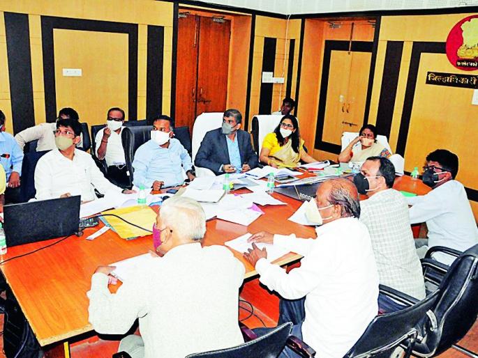 hearing of objections and suggestions regarding ward zone selection held on Collectorate office on monday | प्रभागात समावेश झाला, पण वस्त्यांची नावेच गायब! hearing of objections and suggestions regarding ward zone selection held on Collectorate office on monday | प्रभागात समावेश झाला, पण वस्त्यांची नावेच गायब!