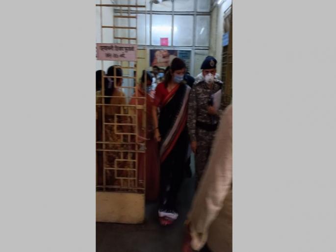 Bhandara, Hinganghat and Nagpur incident will be tried in fast track court says Rupali Chakankar Chairperson of State Women Commission | भंडारा, हिंगणघाट व नागपूरची घटना फास्ट ट्रॅक कोर्टात चालविण्यासाठी लक्ष घालणार : रुपाली चाकणकर Bhandara, Hinganghat and Nagpur incident will be tried in fast track court says Rupali Chakankar Chairperson of State Women Commission | भंडारा, हिंगणघाट व नागपूरची घटना फास्ट ट्रॅक कोर्टात चालविण्यासाठी लक्ष घालणार : रुपाली चाकणकर