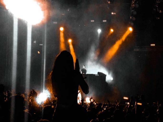 Allow nightlife to get drunk for the nightlife | नाइटलाइफसाठी पहाटेपर्यंत मद्यपानास परवानगी द्या Allow nightlife to get drunk for the nightlife | नाइटलाइफसाठी पहाटेपर्यंत मद्यपानास परवानगी द्या