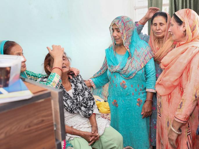 Murder of Kashmiri Pandit teacher; Harassment of terrorists in school | काश्मिरी पंडित शिक्षिकेची हत्या; शाळेतच घातल्या गाेळ्या, दहशतवाद्यांचे संतापजनक कृत्य Murder of Kashmiri Pandit teacher; Harassment of terrorists in school | काश्मिरी पंडित शिक्षिकेची हत्या; शाळेतच घातल्या गाेळ्या, दहशतवाद्यांचे संतापजनक कृत्य