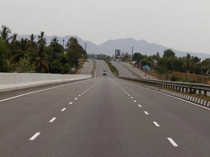 Two-wheeler hits cement kerb after losing control; Husband dies, wife seriously injured, incident on Nhaware - Beed highway | नियंत्रण सुटल्याने दुचाकी सिमेंटच्या बाकड्याला आदळली; पतीचा मृत्यू, पत्नी गंभीर जखमी, न्हावरे - बीड महामार्गावरील घटना Two-wheeler hits cement kerb after losing control; Husband dies, wife seriously injured, incident on Nhaware - Beed highway | नियंत्रण सुटल्याने दुचाकी सिमेंटच्या बाकड्याला आदळली; पतीचा मृत्यू, पत्नी गंभीर जखमी, न्हावरे - बीड महामार्गावरील घटना