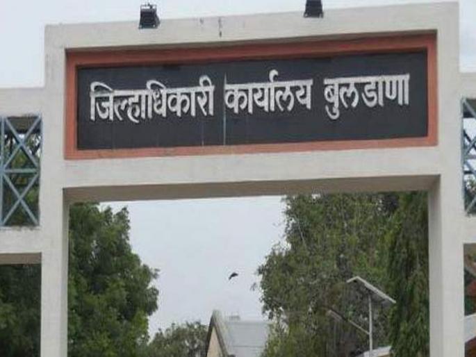 Promotion of four revenue officers in Jalgaon district | जळगाव जिल्ह्यातील चार महसुल अधिकाऱ्यांना पदोन्नती Promotion of four revenue officers in Jalgaon district | जळगाव जिल्ह्यातील चार महसुल अधिकाऱ्यांना पदोन्नती