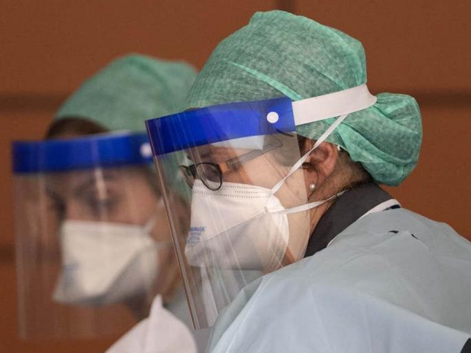 'Even face shield, N-95 mask together can't stop coronavirus', research of indo-america science | 'फेसशिल्ड अन् N 95 मास्कचा एकत्रित वापर करुनही 'कोरोनाला रोखणे अशक्य' 'Even face shield, N-95 mask together can't stop coronavirus', research of indo-america science | 'फेसशिल्ड अन् N 95 मास्कचा एकत्रित वापर करुनही 'कोरोनाला रोखणे अशक्य'