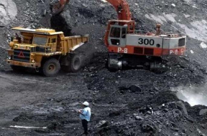 yavatmal Pollution coal mines report submitted by kishore tiwari | कोट्यवधींच्या खनिज विकास निधीवर लोकप्रतिनिधी, अधिकाऱ्यांचा डल्ला; किशोर तिवारींचा आरोप yavatmal Pollution coal mines report submitted by kishore tiwari | कोट्यवधींच्या खनिज विकास निधीवर लोकप्रतिनिधी, अधिकाऱ्यांचा डल्ला; किशोर तिवारींचा आरोप