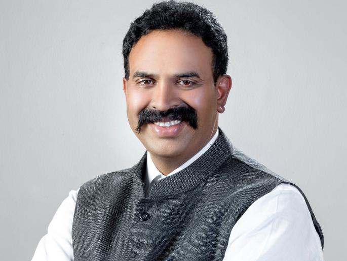 MP Ranjit Singh Naik Nimbalkar's fraud of crores, Report to Phaltan Rural Police Station | खासदार रणजितसिंह नाईक-निंबाळकर यांच्याकडून कोट्यवधीची फसवणूक MP Ranjit Singh Naik Nimbalkar's fraud of crores, Report to Phaltan Rural Police Station | खासदार रणजितसिंह नाईक-निंबाळकर यांच्याकडून कोट्यवधीची फसवणूक