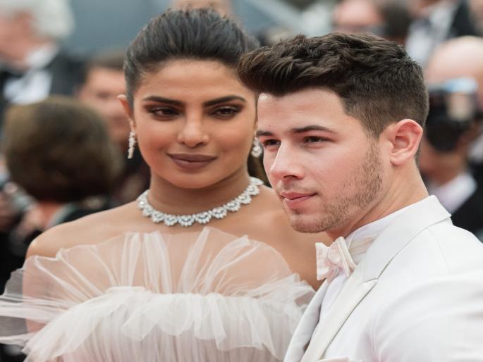 Twitter User Asks if Nick Jonas Divorced Jameela Jamil, Priyanka Chopra Reacts | प्रियंका चोप्रा निकसोबत घटस्फोट घेणार? चाहत्याच्या घोळाने देसी गर्ल संतापली Twitter User Asks if Nick Jonas Divorced Jameela Jamil, Priyanka Chopra Reacts | प्रियंका चोप्रा निकसोबत घटस्फोट घेणार? चाहत्याच्या घोळाने देसी गर्ल संतापली