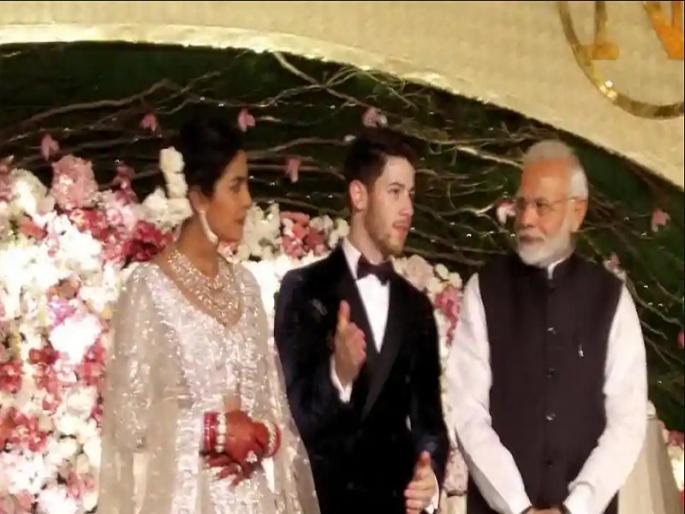 PM Modi Gifted Priyanka chopra-Nick The Exact Same Thing He Gave Virat-Anushka - Two Beautiful Red Roses | पंतप्रधान नरेंद्र मोदी यांनी प्रियांका चोप्रा आणि निक जोनासला दिले हे गिफ्ट PM Modi Gifted Priyanka chopra-Nick The Exact Same Thing He Gave Virat-Anushka - Two Beautiful Red Roses | पंतप्रधान नरेंद्र मोदी यांनी प्रियांका चोप्रा आणि निक जोनासला दिले हे गिफ्ट