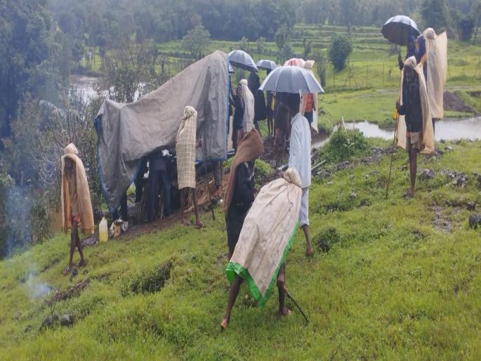 pune news When will the administration wake up? Pathetic condition of funeral in Nigde Khurd; Funeral in the open in the rain | प्रशासन कधी जागे होणार? निगडे खुर्दमधील अंत्यसंस्काराची दयनीय अवस्था; पावसात उघड्यावर अंत्यसंस्कार pune news When will the administration wake up? Pathetic condition of funeral in Nigde Khurd; Funeral in the open in the rain | प्रशासन कधी जागे होणार? निगडे खुर्दमधील अंत्यसंस्काराची दयनीय अवस्था; पावसात उघड्यावर अंत्यसंस्कार