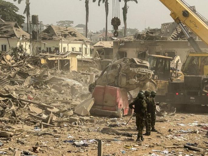 Massive blast in Nigeria, dozens of buildings destroyed; Eight killed, 77 wounded, 100 missing | नायजेरियात भीषण स्फोट, डझनभर इमारती उध्वस्त; आठ ठार, ७७ जखमी, १०० बेपत्ता Massive blast in Nigeria, dozens of buildings destroyed; Eight killed, 77 wounded, 100 missing | नायजेरियात भीषण स्फोट, डझनभर इमारती उध्वस्त; आठ ठार, ७७ जखमी, १०० बेपत्ता
