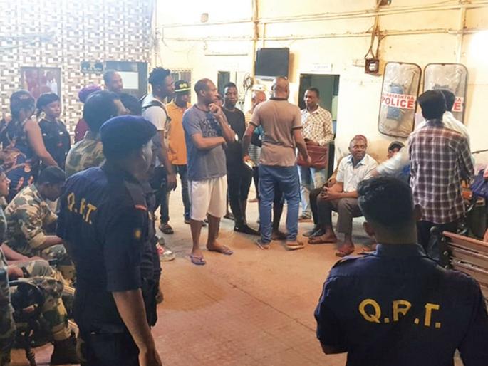 Police arrest Nigerian in Nalasopara | नालासोपाऱ्यात पोलिसांची नायजेरियनवर धडक कारवाई; धरपकड सुरू Police arrest Nigerian in Nalasopara | नालासोपाऱ्यात पोलिसांची नायजेरियनवर धडक कारवाई; धरपकड सुरू