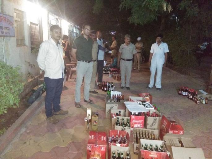 Banned liquor is banned | बंदी असलेल्या निघोजमध्ये दारूची धुंदी Banned liquor is banned | बंदी असलेल्या निघोजमध्ये दारूची धुंदी