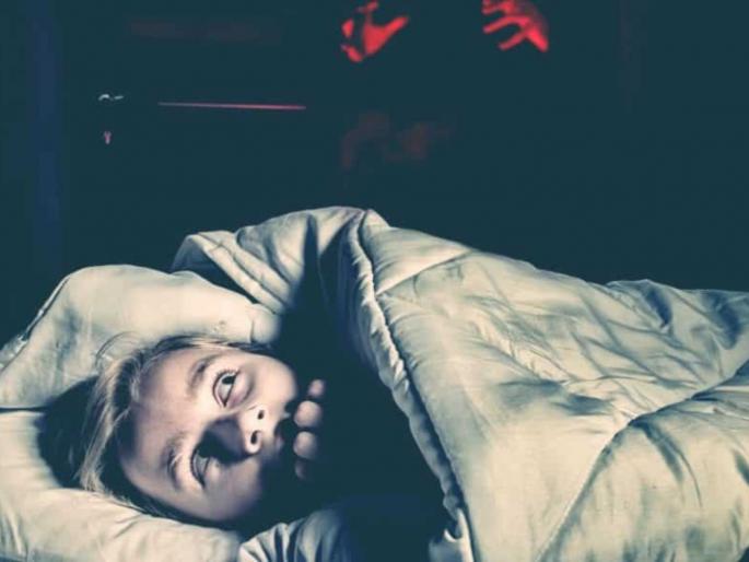 forgetting dreams after sleep can be disease | झोपेमध्ये जर वारंवार होत असतील 'या' गोष्टी तर असू शकत गंभीर, आहेत 'या' आजाराचे संकेत forgetting dreams after sleep can be disease | झोपेमध्ये जर वारंवार होत असतील 'या' गोष्टी तर असू शकत गंभीर, आहेत 'या' आजाराचे संकेत