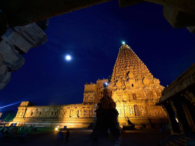 22 December Will Be The Smallest Day Of The Year And 21 December's night will be largest night | आजची रात्र सर्वांत मोठी, आजपासून उत्तरायणारंभ 22 December Will Be The Smallest Day Of The Year And 21 December's night will be largest night | आजची रात्र सर्वांत मोठी, आजपासून उत्तरायणारंभ