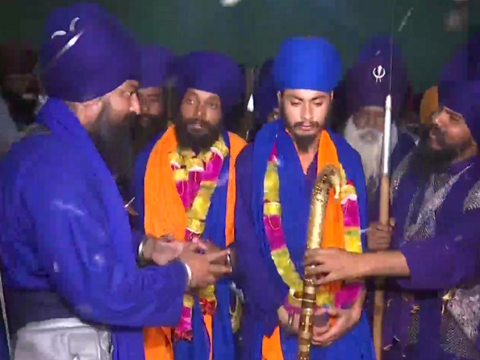 Singhu Border Murder: 4 accused in Singhu Border murder case surrendered | Singhu Border Murder: सिंघू बॉर्डर हत्या प्रकरणी 4 आरोपींना अटक, 2 निहंगांनी केले आत्मसमर्पण Singhu Border Murder: 4 accused in Singhu Border murder case surrendered | Singhu Border Murder: सिंघू बॉर्डर हत्या प्रकरणी 4 आरोपींना अटक, 2 निहंगांनी केले आत्मसमर्पण