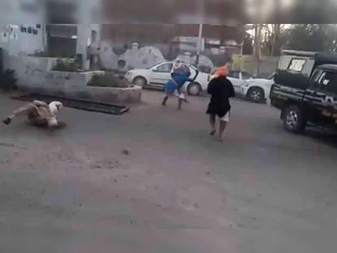 coronavirus Clash Between Nihangs And Police in punjab Asi Harjeet Singhs Hand Got Cut Off kkg | CoronaVirus: पोलिसांनी रोखल्यानं प्राणघातक हल्ला; अधिकाऱ्याचा हात केला शरीरापासून वेगळा