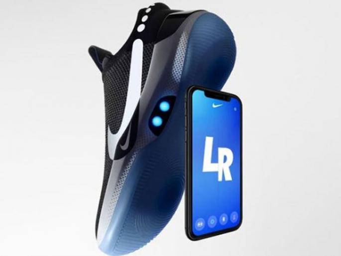 Nike unveiled a smart shoe that can lace itself and controlled by smart phone | स्मार्टफोनवर चालणार Nike हे स्मार्ट शूज, आपोआप पायात होतील फिट! Nike unveiled a smart shoe that can lace itself and controlled by smart phone | स्मार्टफोनवर चालणार Nike हे स्मार्ट शूज, आपोआप पायात होतील फिट!
