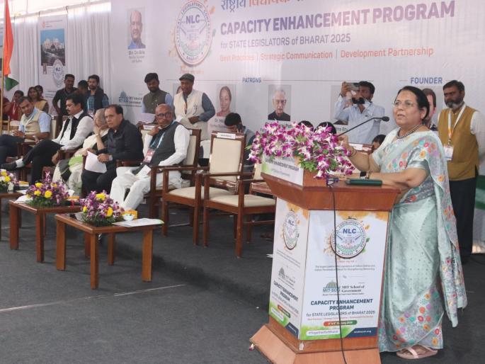 "People's representatives should focus on issues of public interest by framing questions effectively," advises Neelam Gorhe. | "लोकप्रतिनिधींनी प्रश्नांची प्रभावी मांडणी करून लोकहिताच्या मुद्द्यांवर लक्ष केंद्रित करावे’’,  नीलम गोऱ्हे यांचा सल्ला   "People's representatives should focus on issues of public interest by framing questions effectively," advises Neelam Gorhe. | "लोकप्रतिनिधींनी प्रश्नांची प्रभावी मांडणी करून लोकहिताच्या मुद्द्यांवर लक्ष केंद्रित करावे’’,  नीलम गोऱ्हे यांचा सल्ला