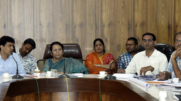 5 lakh for the Sangli Municipal Corporation, the village will be adopted by the Sapphire bulls | सांगली नगरवाचनालयासाठी 5 लाख, नीलम गोऱ्हे अंकली गाव दत्तक घेणार 5 lakh for the Sangli Municipal Corporation, the village will be adopted by the Sapphire bulls | सांगली नगरवाचनालयासाठी 5 लाख, नीलम गोऱ्हे अंकली गाव दत्तक घेणार