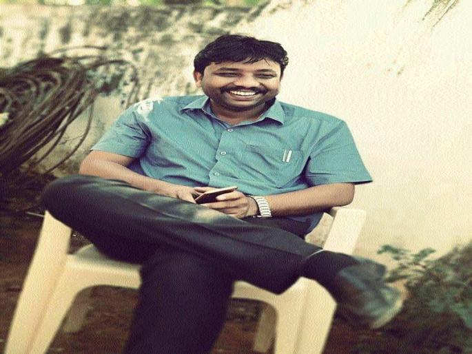 The death of his wife, who died in a brothel accident | स्वत:च्या लग्नाच्या पत्रिका वाटायला गेलेल्या वराचा अपघातात मृत्यू The death of his wife, who died in a brothel accident | स्वत:च्या लग्नाच्या पत्रिका वाटायला गेलेल्या वराचा अपघातात मृत्यू