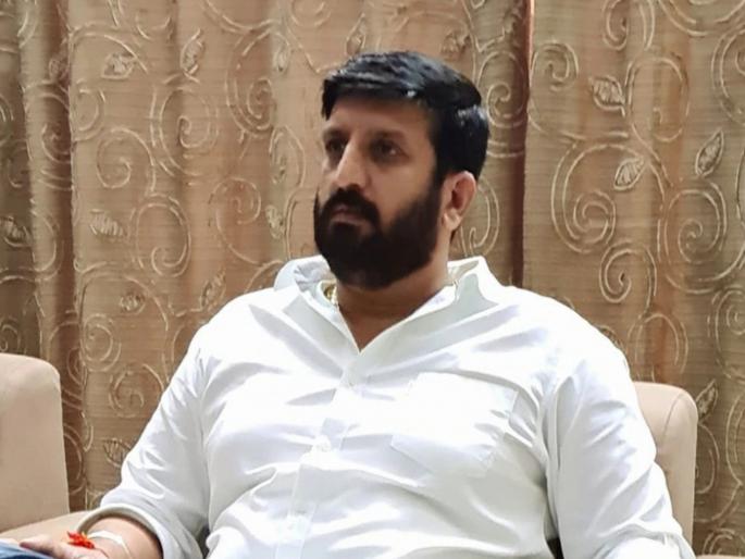 nilesh ghaiwal goons not only fired shots but also attacked another person with a sickle Police information | Pune Crime: घायवळच्या गुंडांकडून केवळ गोळीबार नाही तर आणखी एकावर कोयत्याने हल्ला; पोलिसांची माहिती