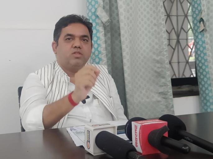 chance of a three way fight in konkan graduate constituency congress rebel nagesh nimkar campaigning  | कोंकण पदवीधर मतदारसंघात तिरंगी लढतीची शक्यता; कॉंग्रेसचे बंडखोर नागेश निमकर यांचा प्रचारात जोर  chance of a three way fight in konkan graduate constituency congress rebel nagesh nimkar campaigning  | कोंकण पदवीधर मतदारसंघात तिरंगी लढतीची शक्यता; कॉंग्रेसचे बंडखोर नागेश निमकर यांचा प्रचारात जोर