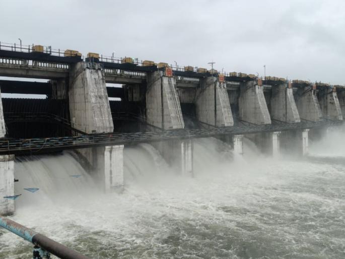 7636 cusecs of water released from Lower Terna project, alert issued to villages along the river | निम्न तेरणा प्रकल्पातून ७६३६ क्युसेक पाण्याचा विसर्ग, नदीकाठच्या गावांना सतर्कतेचा इशारा 7636 cusecs of water released from Lower Terna project, alert issued to villages along the river | निम्न तेरणा प्रकल्पातून ७६३६ क्युसेक पाण्याचा विसर्ग, नदीकाठच्या गावांना सतर्कतेचा इशारा