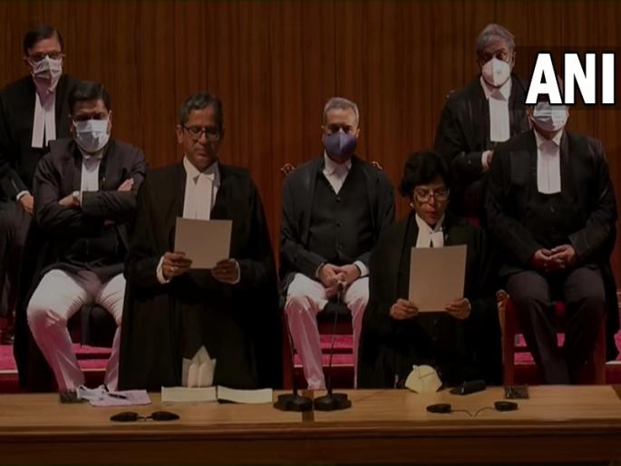 For the first time in history, 9 Supreme Court Judges take oath in one go | सरन्यायाधीशांनी इतिहासात पहिल्यांदाच नऊ न्यायाधीशांना पदाची दिली शपथ; आता सर्वोच्च न्यायालायात एकूण ३३ न्यायाधीश For the first time in history, 9 Supreme Court Judges take oath in one go | सरन्यायाधीशांनी इतिहासात पहिल्यांदाच नऊ न्यायाधीशांना पदाची दिली शपथ; आता सर्वोच्च न्यायालायात एकूण ३३ न्यायाधीश
