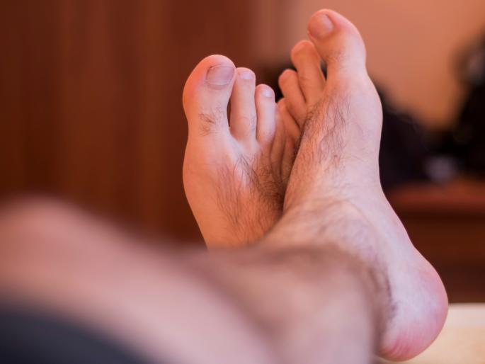 Study says men with big feet have affairs more than those with small ones | काय सांगता! लांब पाय किंवा १० साइज असलेल्या पुरूषांबाबत धक्कादायक खुलासा, वाचून व्हाल अवाक्.. Study says men with big feet have affairs more than those with small ones | काय सांगता! लांब पाय किंवा १० साइज असलेल्या पुरूषांबाबत धक्कादायक खुलासा, वाचून व्हाल अवाक्..