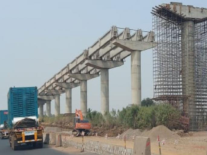 Waste of money on Nipani Kagal highway to make Pune Bengaluru highway eight lane | Kolhapur: निपाणी-कागल महामार्गाची वाताहत; पैशाची उधळण, तवंदीचा डोंगरच केला सपाट Waste of money on Nipani Kagal highway to make Pune Bengaluru highway eight lane | Kolhapur: निपाणी-कागल महामार्गाची वाताहत; पैशाची उधळण, तवंदीचा डोंगरच केला सपाट