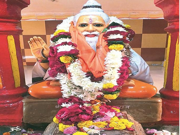 Nipatniranjan Maharaja likes berries | निपटनिरंजन महाराजांना आवडे बोरांची खिचडी Nipatniranjan Maharaja likes berries | निपटनिरंजन महाराजांना आवडे बोरांची खिचडी