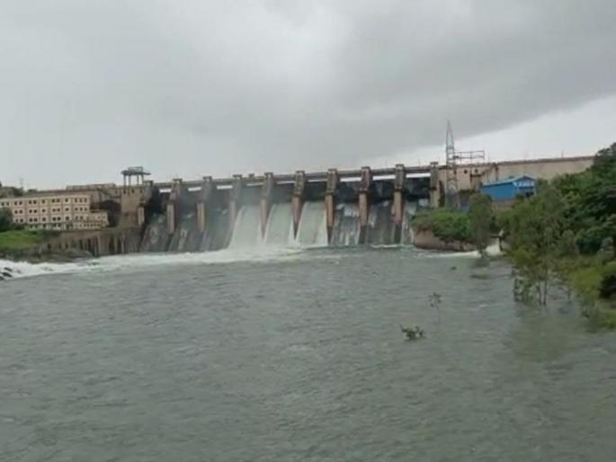 Increase in water level of river Neera; Vigilance warning was given to the villages along the river | नीरा नदीच्या पाणी पातळीत वाढ; नदी काठच्या गावांना दिला सतर्कतेचा इशारा Increase in water level of river Neera; Vigilance warning was given to the villages along the river | नीरा नदीच्या पाणी पातळीत वाढ; नदी काठच्या गावांना दिला सतर्कतेचा इशारा