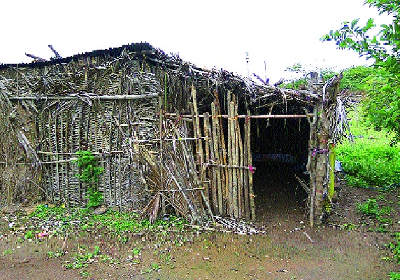 Human beings get rid of unfounded sibling ... - The story of Linganoor | निराधार भावंडांना मिळतेय माणुसकीचे छत्र...- लिंगनूर येथील कहाणी Human beings get rid of unfounded sibling ... - The story of Linganoor | निराधार भावंडांना मिळतेय माणुसकीचे छत्र...- लिंगनूर येथील कहाणी