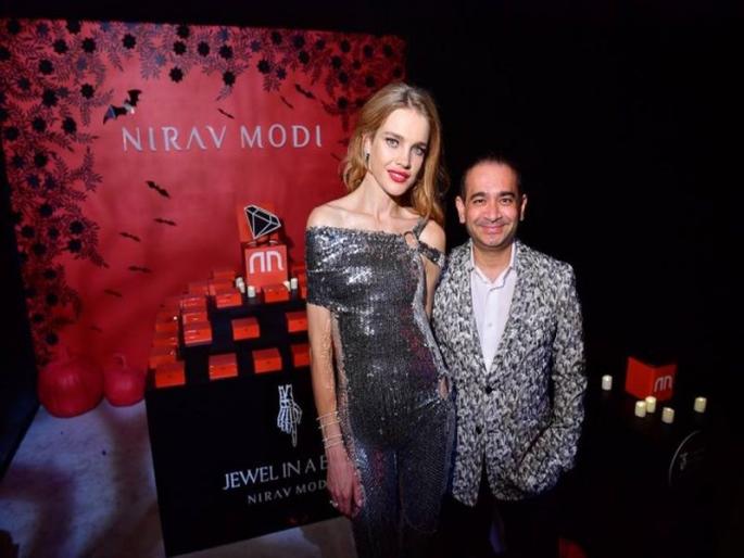 Nirav modi stay in one of the luxurious hotels in world J W Marriott axes house in New york | नीरव मोदी लंडनमध्ये करतोय ऐष; हॉटेलच्या खोलीचं एका दिवसाचं भाडं ७५,००० रुपये Nirav modi stay in one of the luxurious hotels in world J W Marriott axes house in New york | नीरव मोदी लंडनमध्ये करतोय ऐष; हॉटेलच्या खोलीचं एका दिवसाचं भाडं ७५,००० रुपये