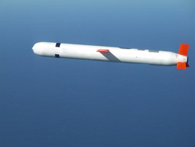 India test-fired missile test, destroying thousands of kilometers of enemy space | भारताकडून निर्भय क्षेपणास्त्राची चाचणी, एक हजार किलोमीटरपर्यंतच्या शत्रूंच्या ठिकाणांना करणार नेस्तनाबूत India test-fired missile test, destroying thousands of kilometers of enemy space | भारताकडून निर्भय क्षेपणास्त्राची चाचणी, एक हजार किलोमीटरपर्यंतच्या शत्रूंच्या ठिकाणांना करणार नेस्तनाबूत