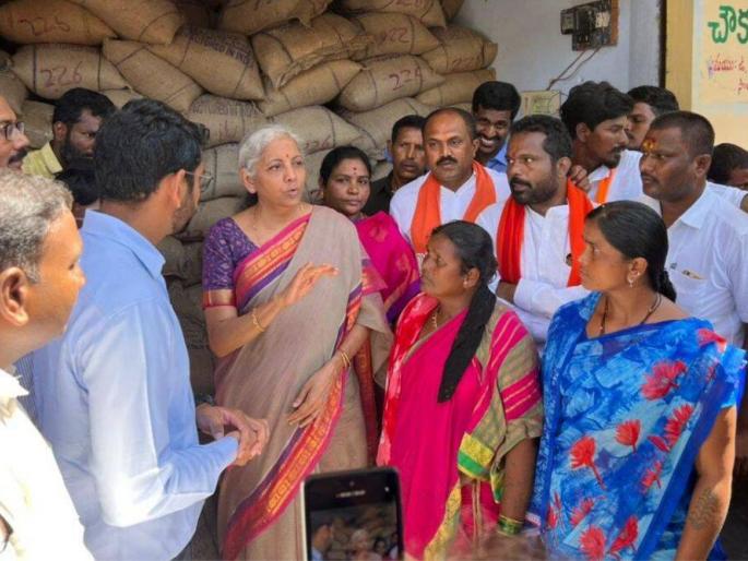 union finance minister nirmala sitharaman slams officials over pm narendra modi photo missing govt ration shop in telangana | Nirmala Sitharaman: रेशनच्या दुकानात PM मोदींचा फोटो का नाही? निर्मला सीतारामन जिल्हाधिकाऱ्यांवर संतापल्या union finance minister nirmala sitharaman slams officials over pm narendra modi photo missing govt ration shop in telangana | Nirmala Sitharaman: रेशनच्या दुकानात PM मोदींचा फोटो का नाही? निर्मला सीतारामन जिल्हाधिकाऱ्यांवर संतापल्या