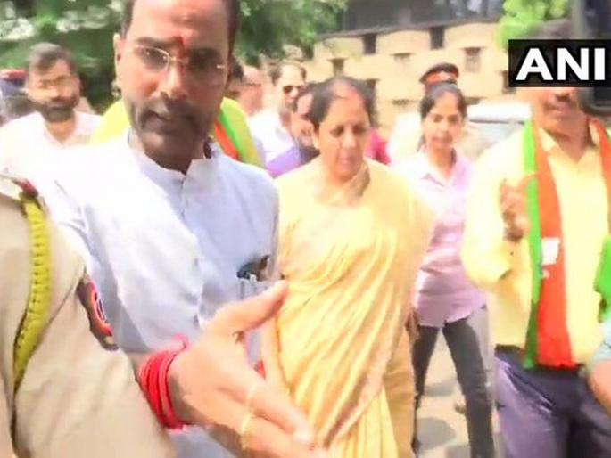 finance minister nirmala sitharaman faces agitation from pmc bank depositors in mumbai | पीएमसी खातेधारकांचा अर्थमंत्र्यांना घेराव; भाजपा कार्यालयाबाहेर आंदोलन finance minister nirmala sitharaman faces agitation from pmc bank depositors in mumbai | पीएमसी खातेधारकांचा अर्थमंत्र्यांना घेराव; भाजपा कार्यालयाबाहेर आंदोलन