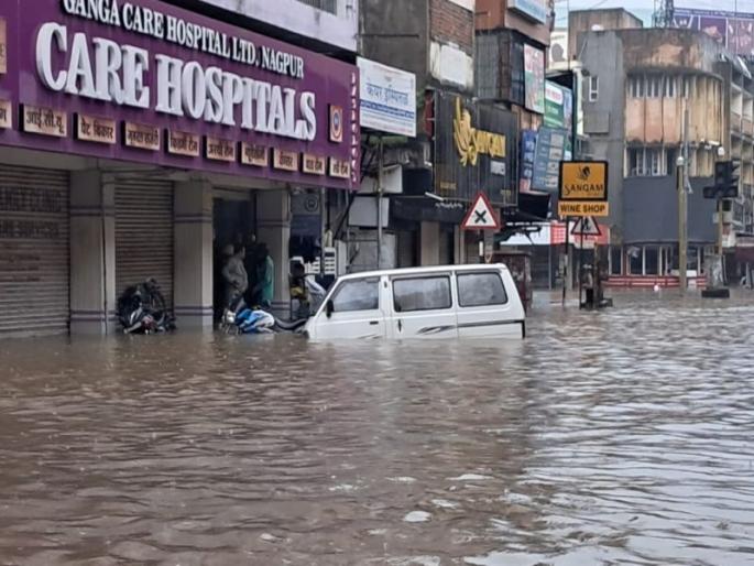 Nagpur is flooded in places today due to the rain that occurred after night in Nagpur on Friday. | ठाकूरला रात्रभरात पावसाचा तडाखा; नागपूर झाले पाणीपुर Nagpur is flooded in places today due to the rain that occurred after night in Nagpur on Friday. | ठाकूरला रात्रभरात पावसाचा तडाखा; नागपूर झाले पाणीपुर