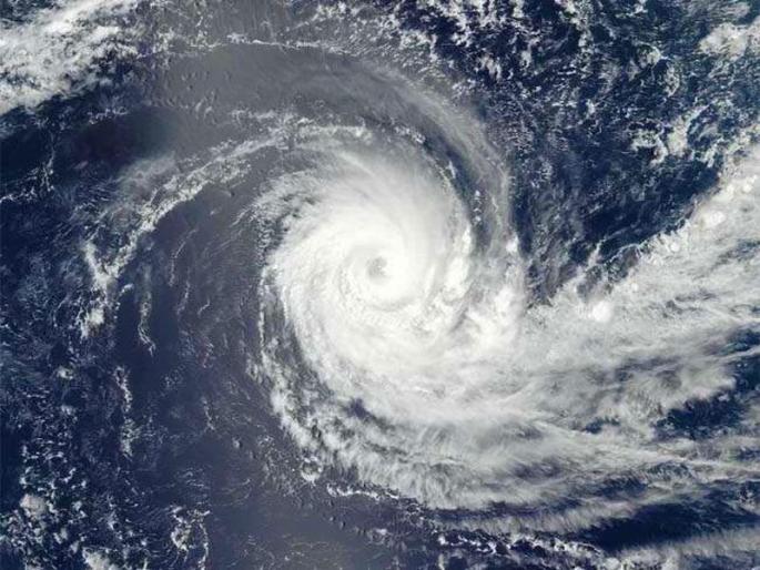 The minimum temperature in Mumbai dropped by 7 degrees due to rains after the cyclone | निसर्ग चक्रीवादळ गेल्यानंतर पडलेल्या पावसामुळे मुंबईच्या किमान तापमानात तब्बल ७ अंशानी घट झाली The minimum temperature in Mumbai dropped by 7 degrees due to rains after the cyclone | निसर्ग चक्रीवादळ गेल्यानंतर पडलेल्या पावसामुळे मुंबईच्या किमान तापमानात तब्बल ७ अंशानी घट झाली