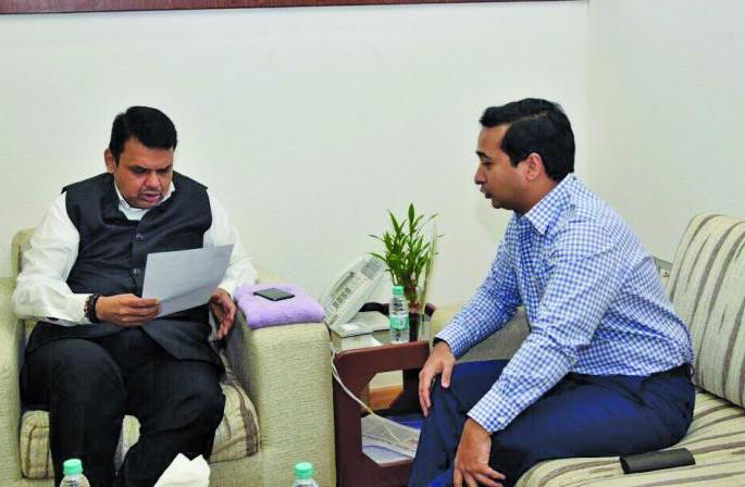 Help the flood victims like the Fadnavis government | फडणवीस सरकारप्रमाणे पूरग्रस्तांना भरघोस मदत करा Help the flood victims like the Fadnavis government | फडणवीस सरकारप्रमाणे पूरग्रस्तांना भरघोस मदत करा