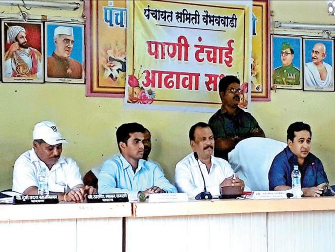 Nitesh Rane needs to coordinate with the Gram Sevaks for reducing the scarcity | टंचाई निवारणासाठी अधिकारी, ग्रामसेवकांत समन्वय आवश्यक- नितेश राणे Nitesh Rane needs to coordinate with the Gram Sevaks for reducing the scarcity | टंचाई निवारणासाठी अधिकारी, ग्रामसेवकांत समन्वय आवश्यक- नितेश राणे