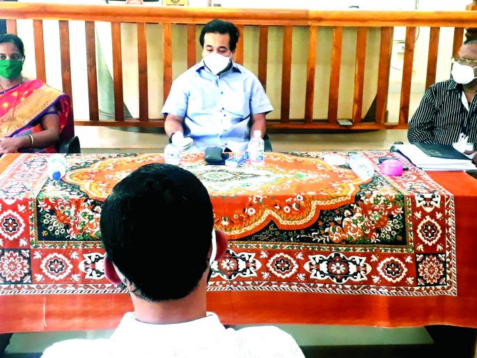 CoronaVirus Lockdown: Have you checked those who came from Badlapur? : Nitesh Rane angry at review meeting | CoronaVirus Lockdown : बदलापुरातून आलेल्यांची तपासणी केली काय? : नीतेश राणे आढावा बैठकीत संतप्त CoronaVirus Lockdown: Have you checked those who came from Badlapur? : Nitesh Rane angry at review meeting | CoronaVirus Lockdown : बदलापुरातून आलेल्यांची तपासणी केली काय? : नीतेश राणे आढावा बैठकीत संतप्त