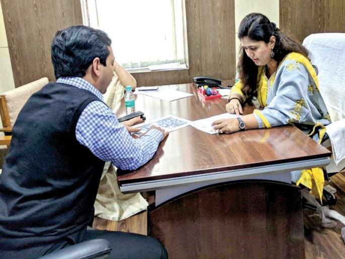 Complaint of Rural Development Minister, Nitesh Rane | करूळ धनगरवाडीच्या समस्या ग्रामविकासमंत्र्यांच्या दरबारी, नितेश राणेंचे निवेदन