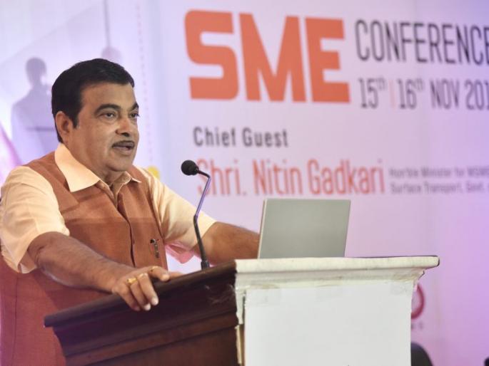 Nitin Gadkari's opinion on defense department slows down hit entrepreneurs | संरक्षण खात्याच्या मंदगतीचा उद्योजकांना फटका : नितीन गडकरी यांचे मत Nitin Gadkari's opinion on defense department slows down hit entrepreneurs | संरक्षण खात्याच्या मंदगतीचा उद्योजकांना फटका : नितीन गडकरी यांचे मत