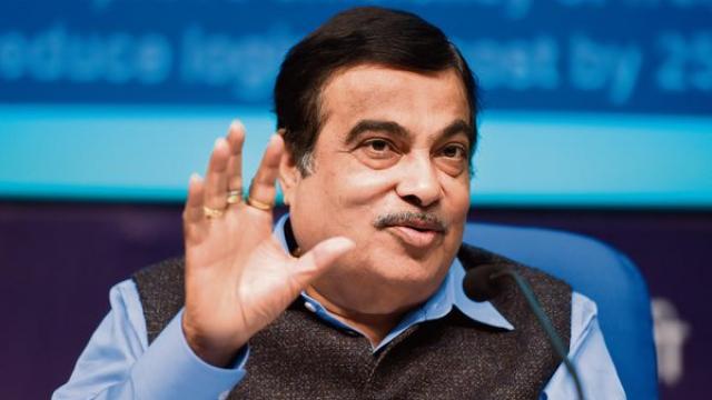 Why fear law-abiding punishment? Question of Nitin Gadkari | कायदा पाळणाऱ्यांना दंडाची भीती कशाला?; नितीन गडकरी यांचा सवाल