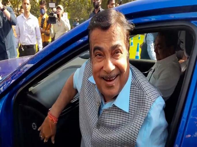 nitin gadkari uses toyota mirai hydrogen car | Nitin Gadkari चालवतात 'ही' अप्रतिम कार, ना पेट्रोलची चिंता ना चार्जिंगची, खर्च फक्त 2 रुपये प्रति किमी nitin gadkari uses toyota mirai hydrogen car | Nitin Gadkari चालवतात 'ही' अप्रतिम कार, ना पेट्रोलची चिंता ना चार्जिंगची, खर्च फक्त 2 रुपये प्रति किमी