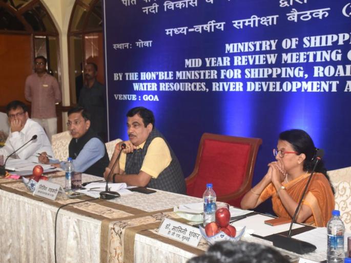 Mumbai-Goa Cruise boat service begins in the first week of December, Nitin Gadkari's announcement in Goa | मुंबई-गोवा क्रूझ बोट सेवा डिसेंबरच्या पहिल्या आठवड्यात सुरू, नितीन गडकरी यांची गोव्यात घोषणा