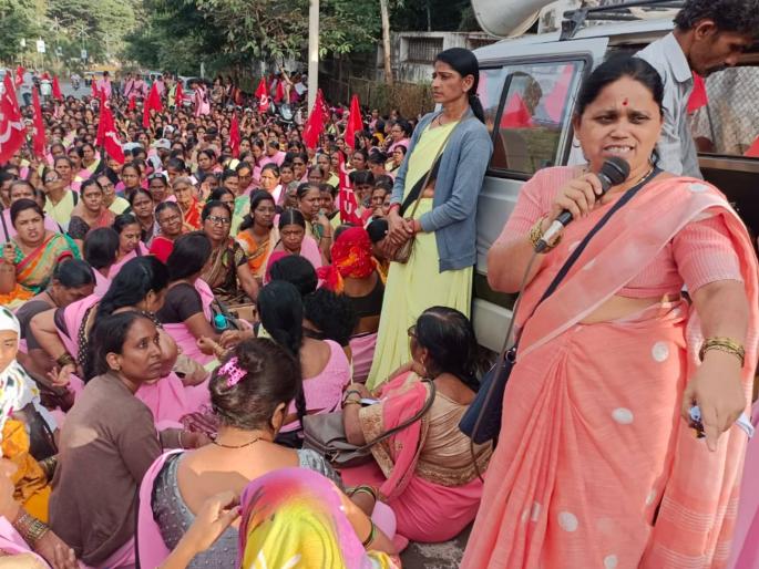 Anganwadi workers march to Satara Collectorate for 26,000 per month salary | महिना २६ हजार मानधनासाठी अंगणवाडी सेविकांचा एल्गार; जिल्हाधिकारी कार्यालयावर मोर्चा Anganwadi workers march to Satara Collectorate for 26,000 per month salary | महिना २६ हजार मानधनासाठी अंगणवाडी सेविकांचा एल्गार; जिल्हाधिकारी कार्यालयावर मोर्चा