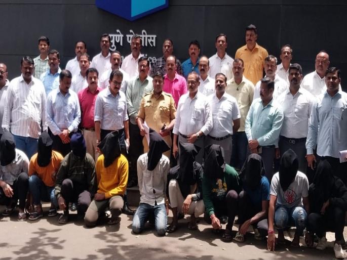17 accused in the Nitin Mahske murder case were put in chains by the Crime Branch | Pune: नितीन म्हस्के खून प्रकरणातील १७ आरोपींना गुन्हे शाखेने ठोकल्या बेड्या 17 accused in the Nitin Mahske murder case were put in chains by the Crime Branch | Pune: नितीन म्हस्के खून प्रकरणातील १७ आरोपींना गुन्हे शाखेने ठोकल्या बेड्या